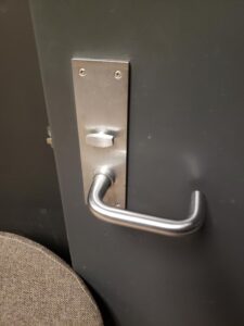 Door handle with coin machine style lock mechanism